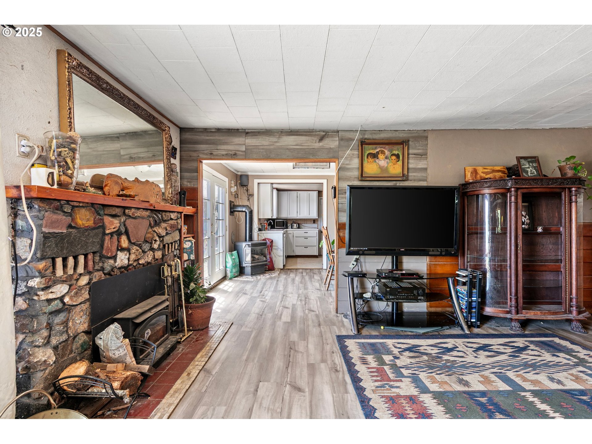 36285 Row River Road Cottage Grove, OR 97424 - Photo 11 of 46