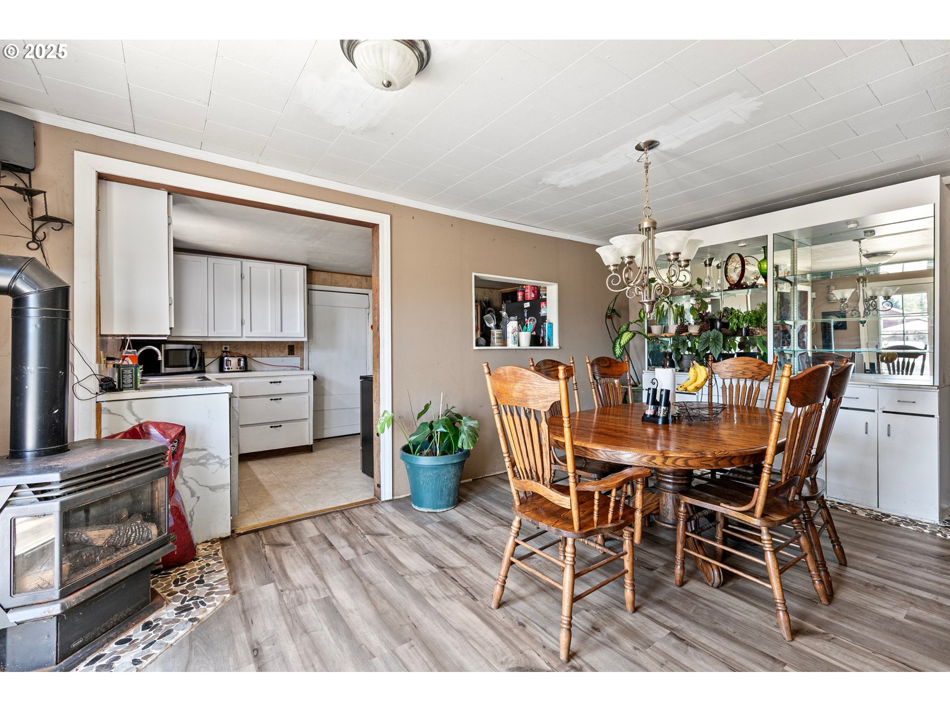 36285 Row River Road Cottage Grove, OR 97424 - Photo 13 of 46