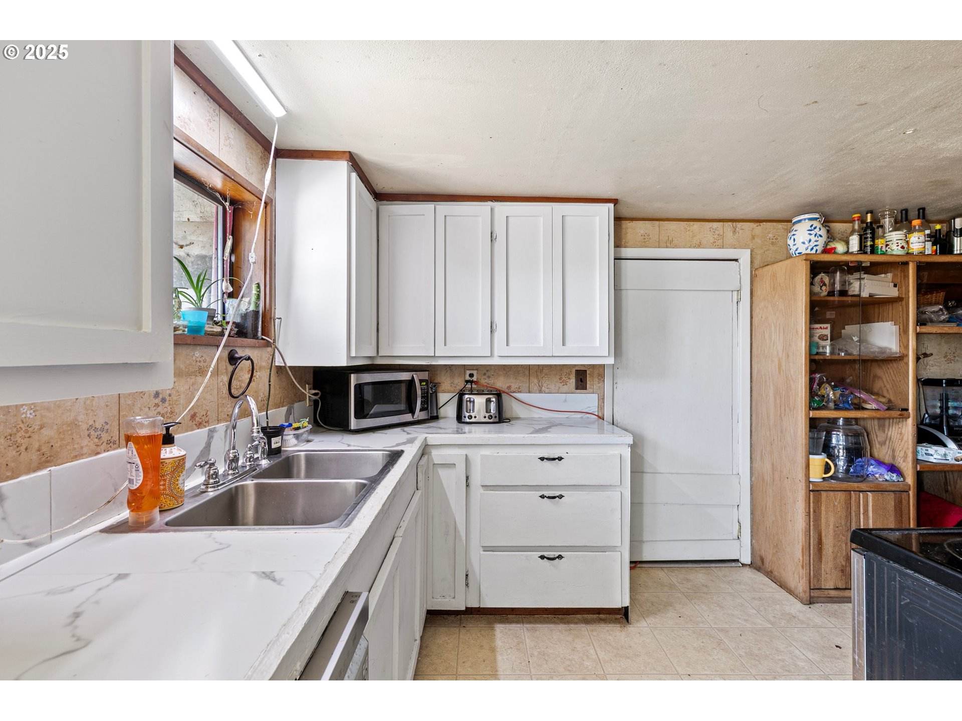 36285 Row River Road Cottage Grove, OR 97424 - Photo 14 of 46