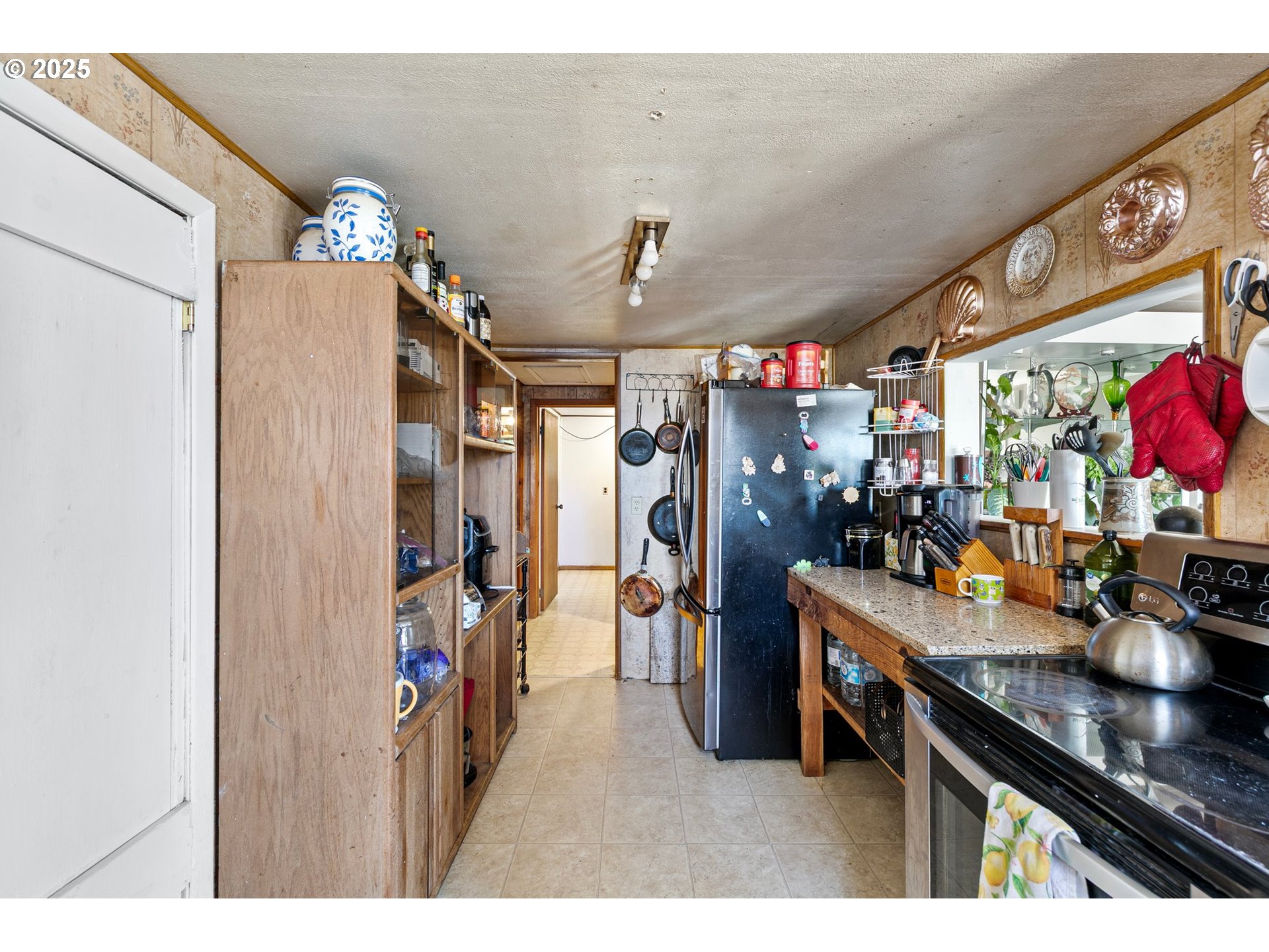 36285 Row River Road Cottage Grove, OR 97424 - Photo 17 of 46