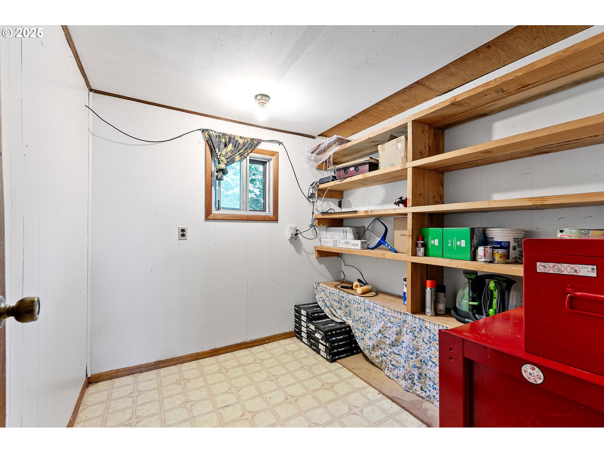 36285 Row River Road Cottage Grove, OR 97424 - Photo 19 of 46