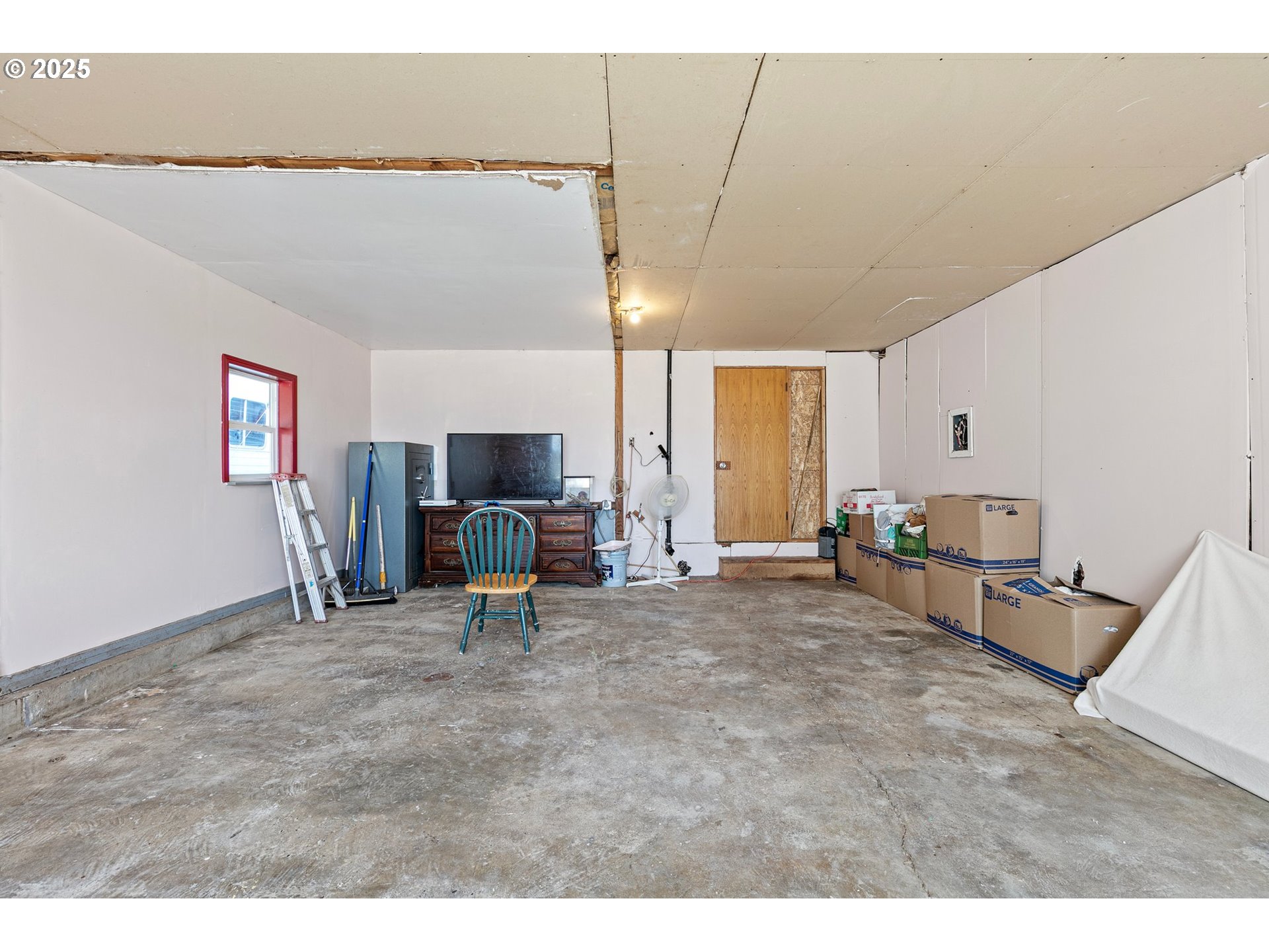 36285 Row River Road Cottage Grove, OR 97424 - Photo 24 of 46