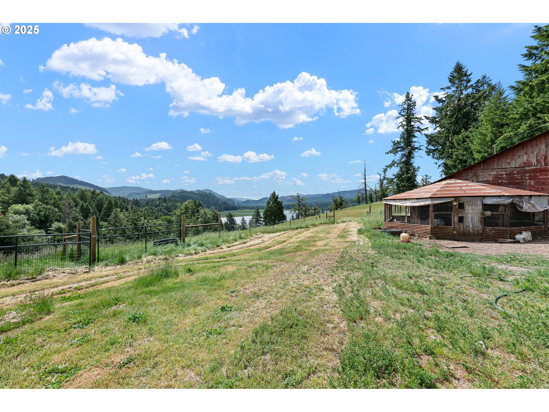 36285 Row River Road Cottage Grove, OR 97424 - Photo 27 of 46