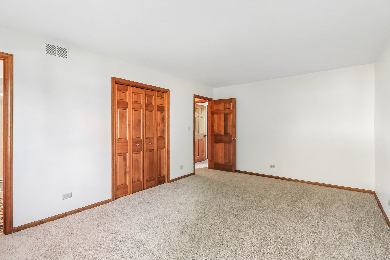733 Buttonwood Circle Naperville, IL 60540 - Photo 4 of 39 an empty room with closet