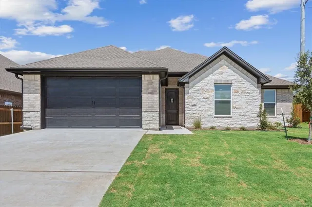 $409,990 | 336 Camellia Drive, Hewitt, TX 76643