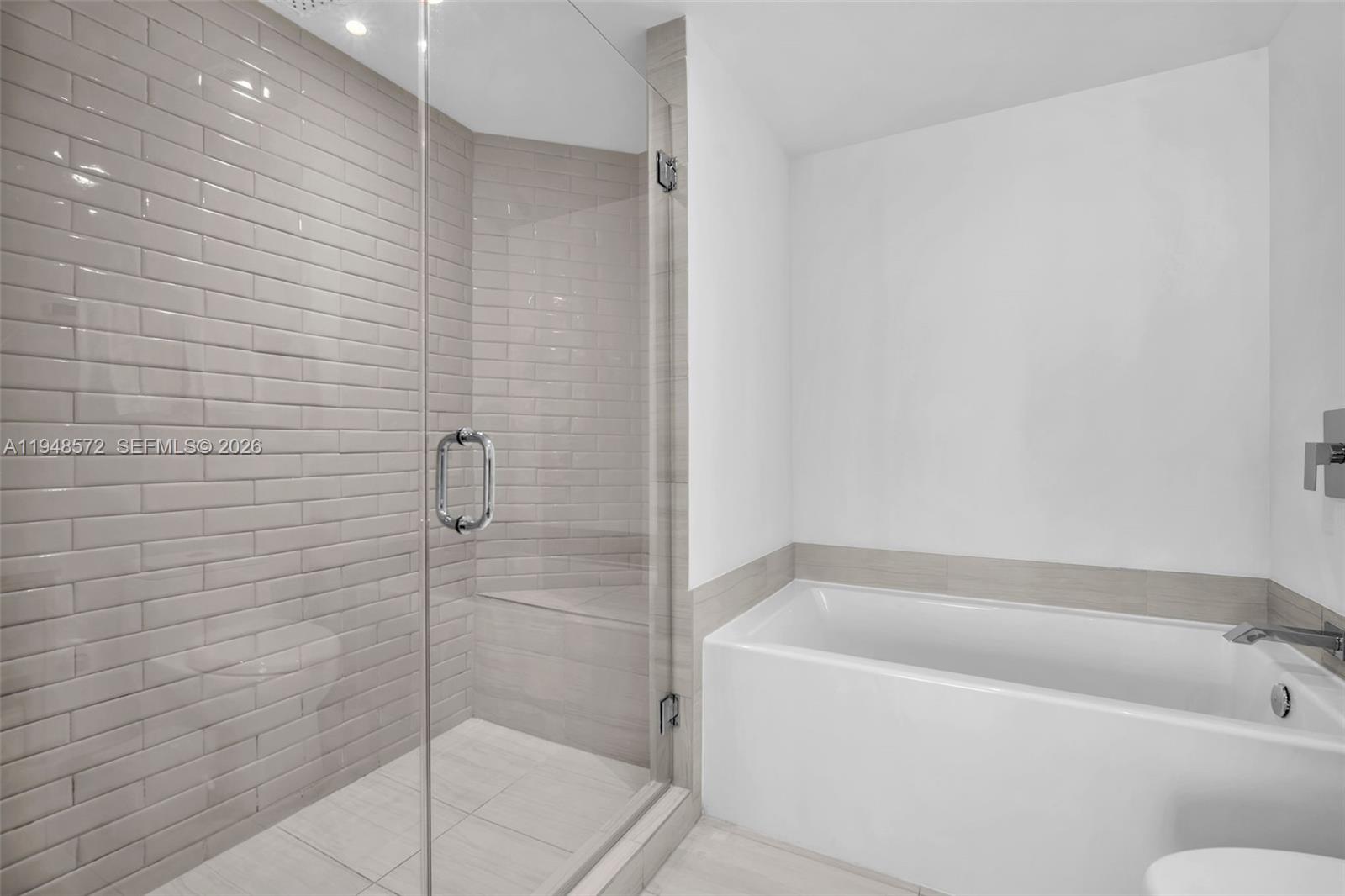 4010 South Ocean Drive, Unit R701 Hollywood, FL 33019 - Photo 26 of 46 a bathroom with a bathtub