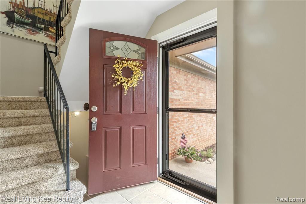 1609 Stonecrest Drive Rochester Hills, MI 48307 - Photo 7 of 39