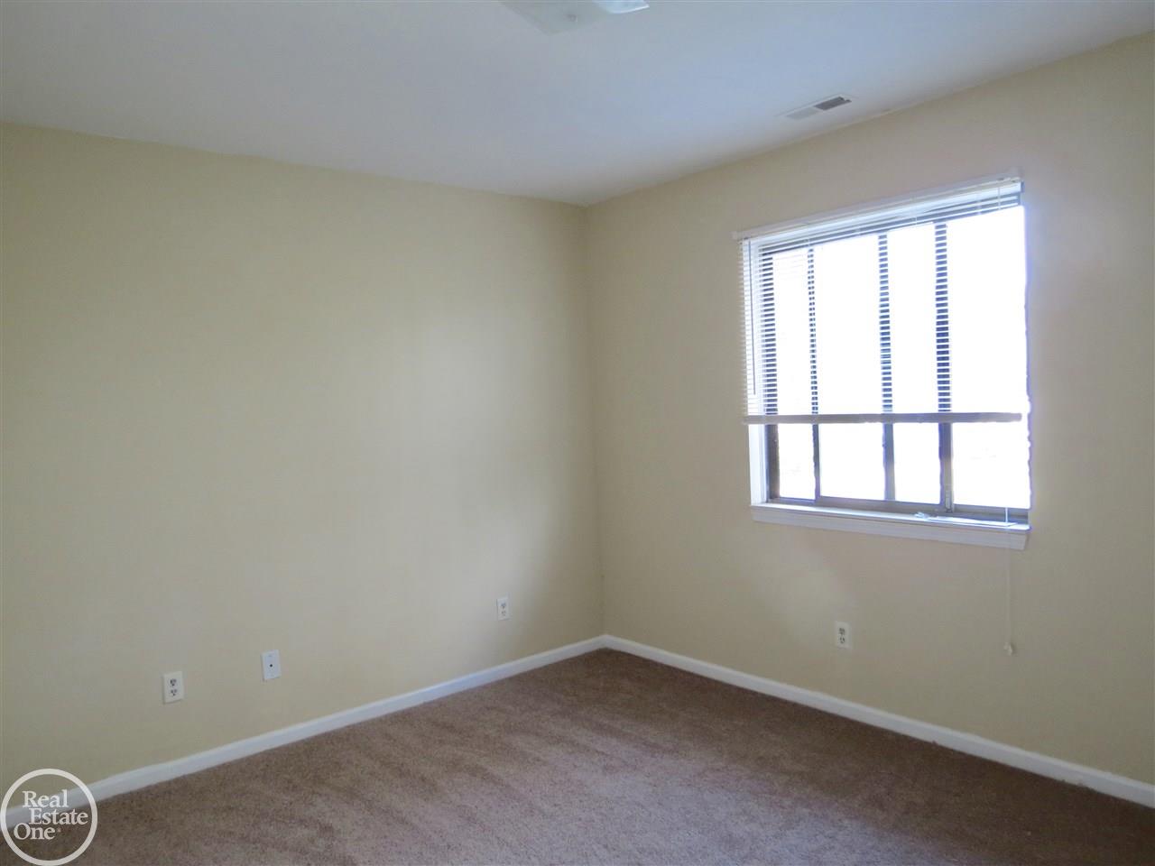 29832 Utica Road Roseville, MI 48066 - Photo 3 of 18