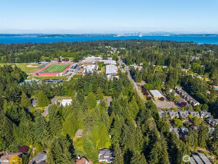$1,095,000 | 1305 Kings Place Northwest, Bainbridge Island, WA 98110