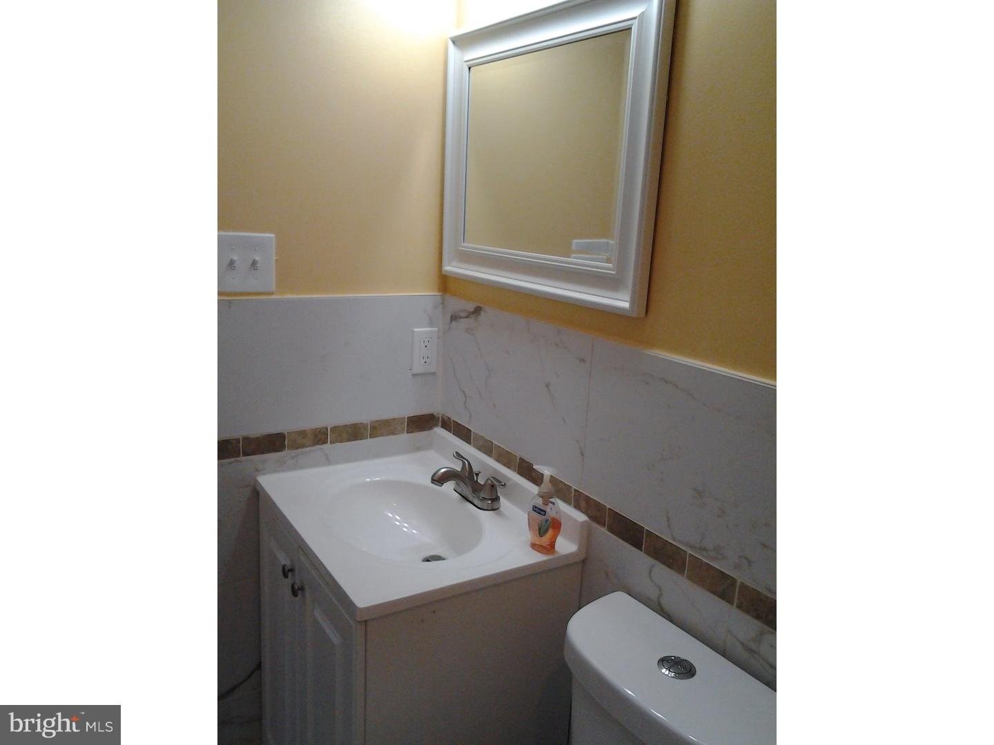 6014 Nassau Road Philadelphia, PA 19151 - Photo 14 of 25 Bathroom