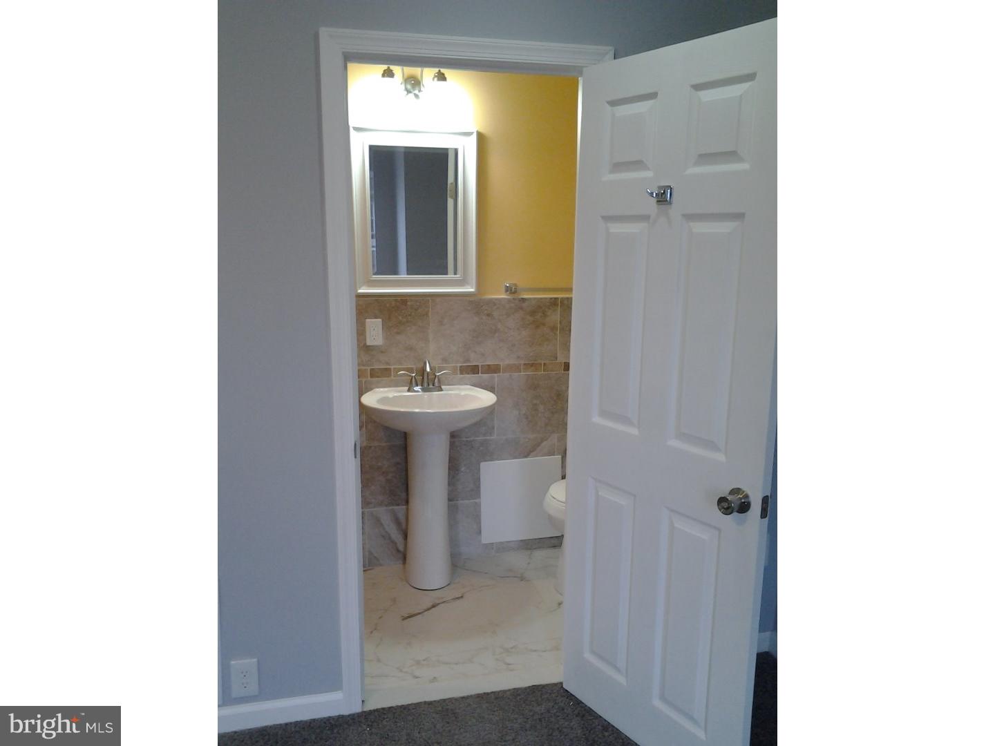 6014 Nassau Road Philadelphia, PA 19151 - Photo 15 of 25 Bathroom