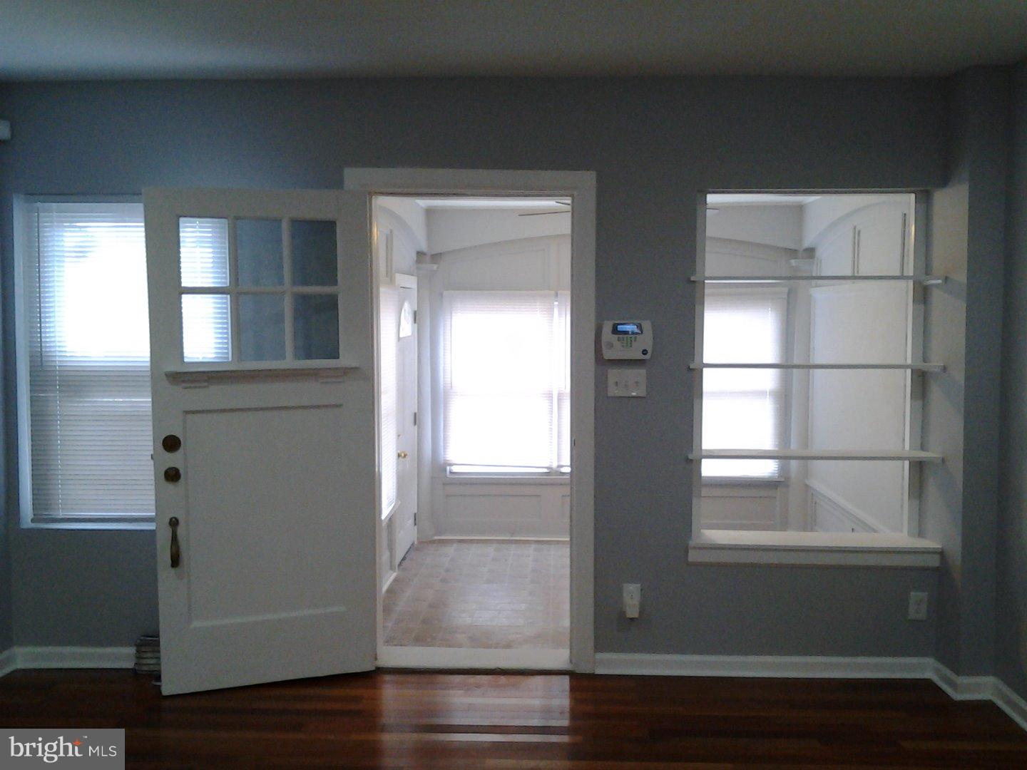 6014 Nassau Road Philadelphia, PA 19151 - Photo 5 of 25 Enclosed Porch