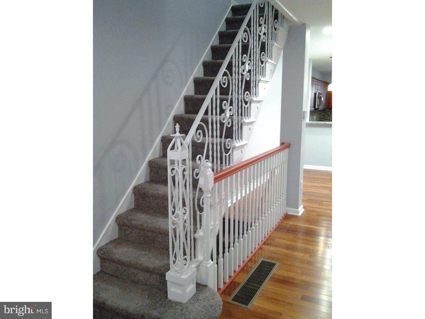 6014 Nassau Road Philadelphia, PA 19151 - Photo 10 of 25 Hallway