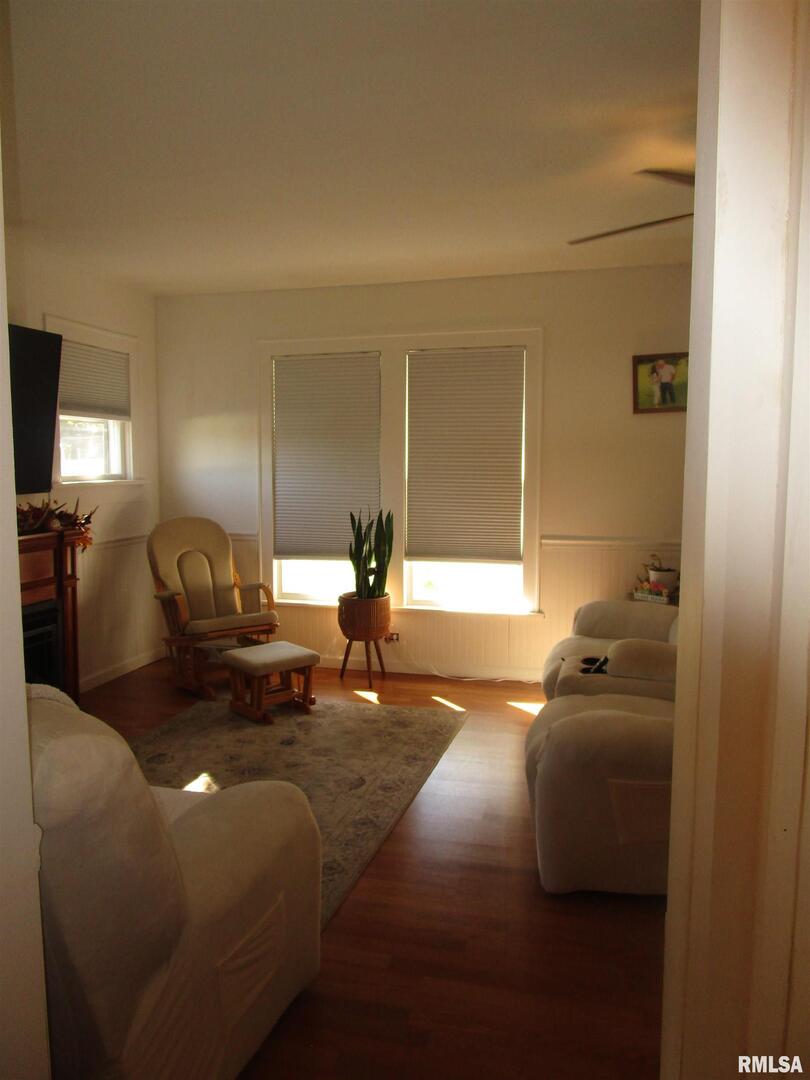 302 2nd Street Carmi, IL 62821 - Photo 15 of 20