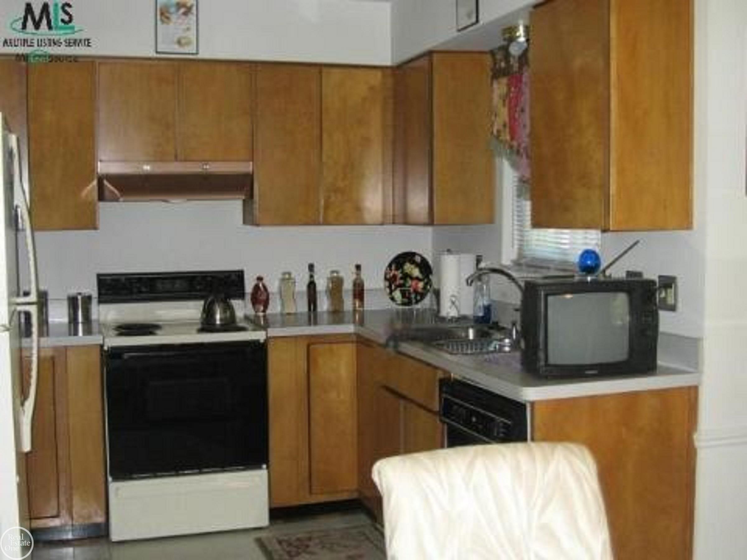 895-897 Harcourt Road Grosse Pointe, MI 48230 - Photo 6 of 12 50093435-5.JPG