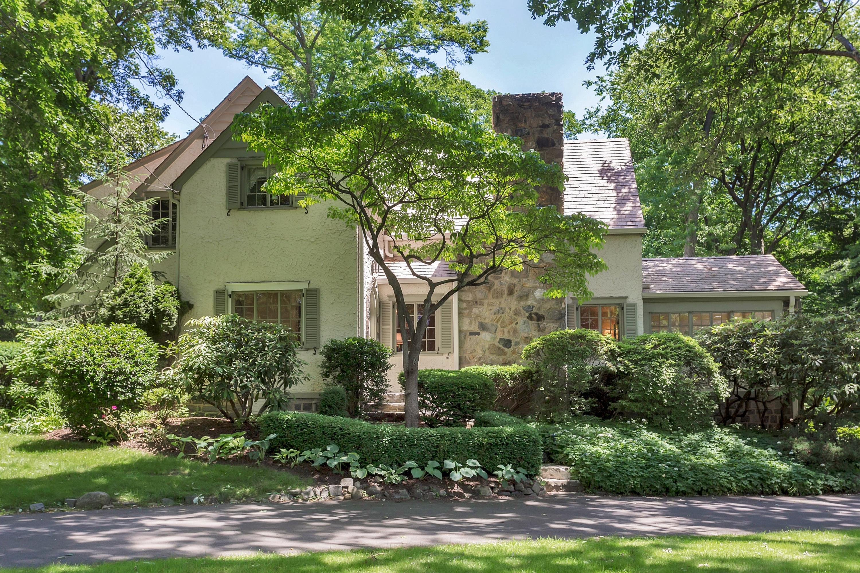 30 Birch Road Darien, CT 06820 - Photo 1 of 29 170080181-1