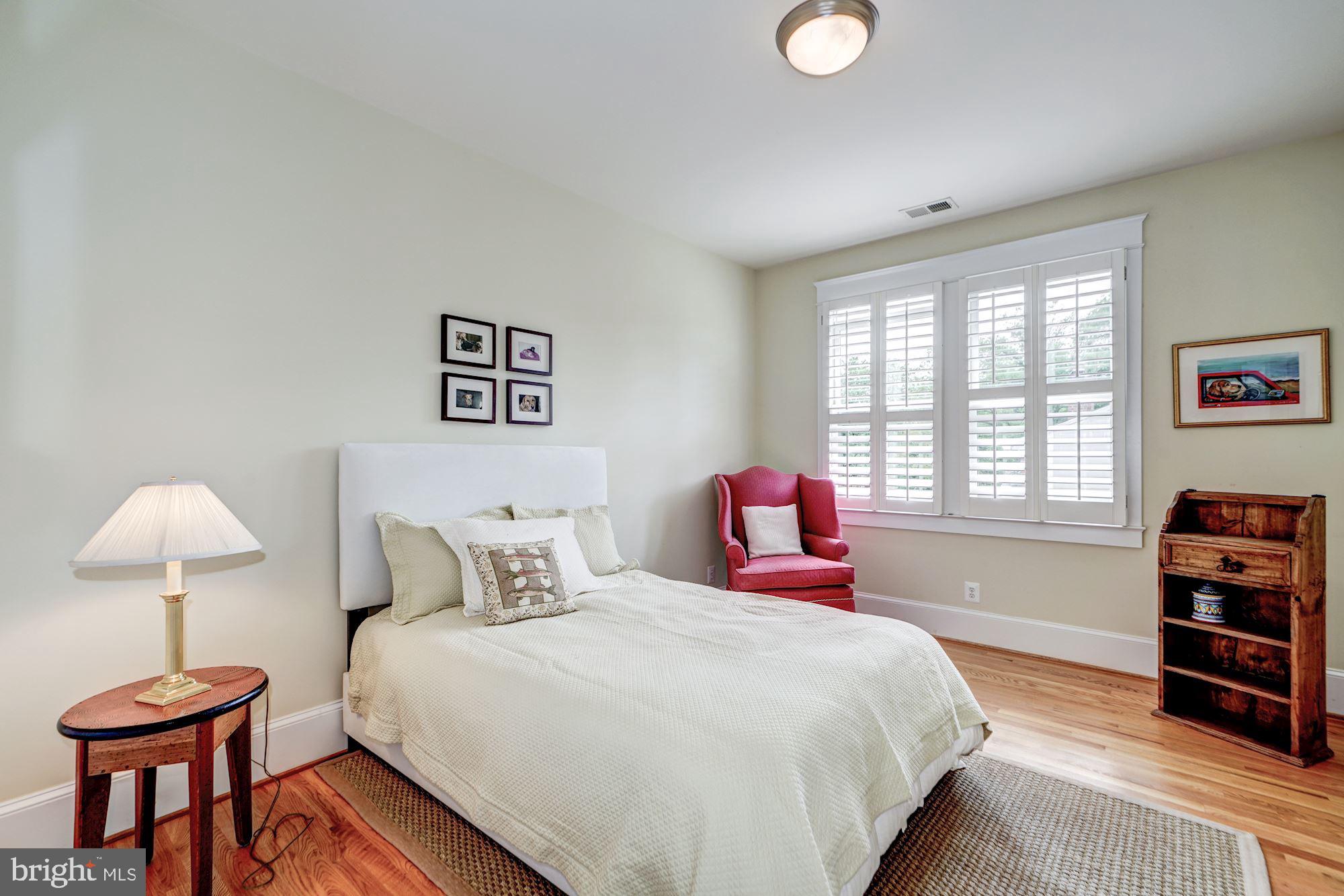 3706 6th Road North Arlington, VA 22203 - Photo 26 of 36 Guest bedroom 1