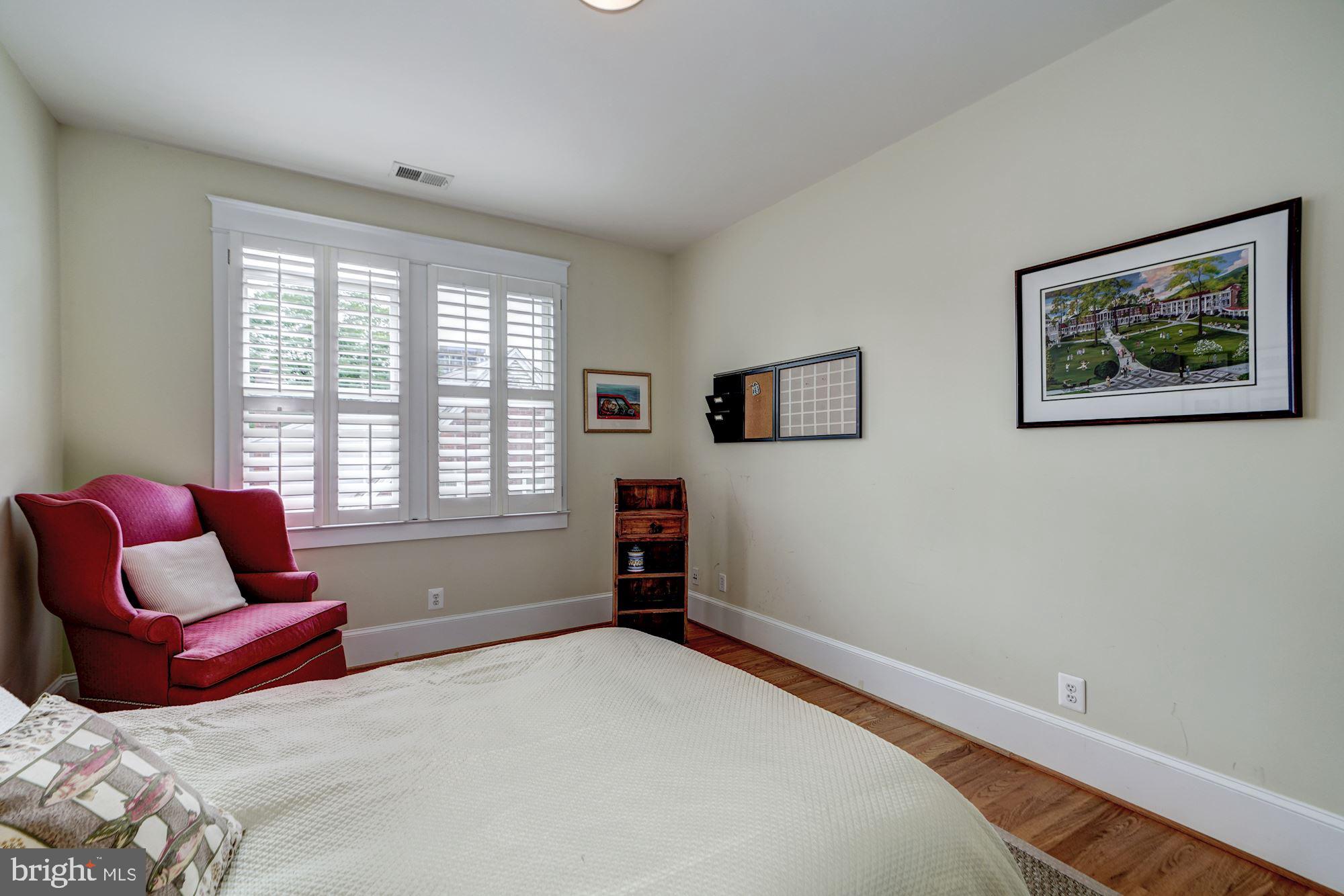 3706 6th Road North Arlington, VA 22203 - Photo 27 of 36 Guest bedroom 1
