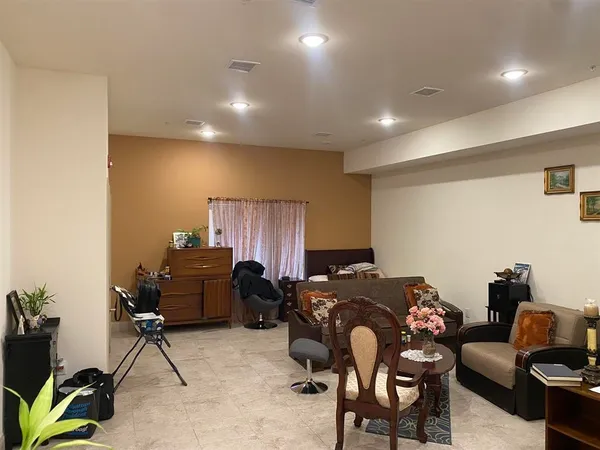 $1,700 | 258 Broadway, Bayonne, NJ 07002