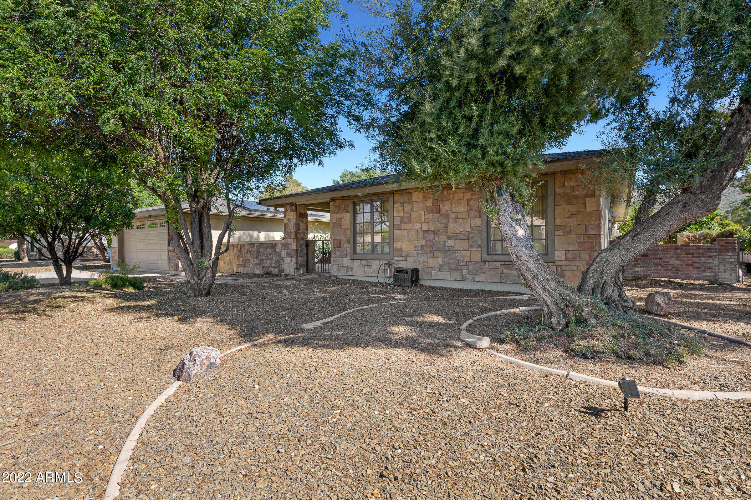 539 West Southern Hills Road Phoenix, AZ 85023 - Photo 2 of 62 539 W Southern Hills Rd-2