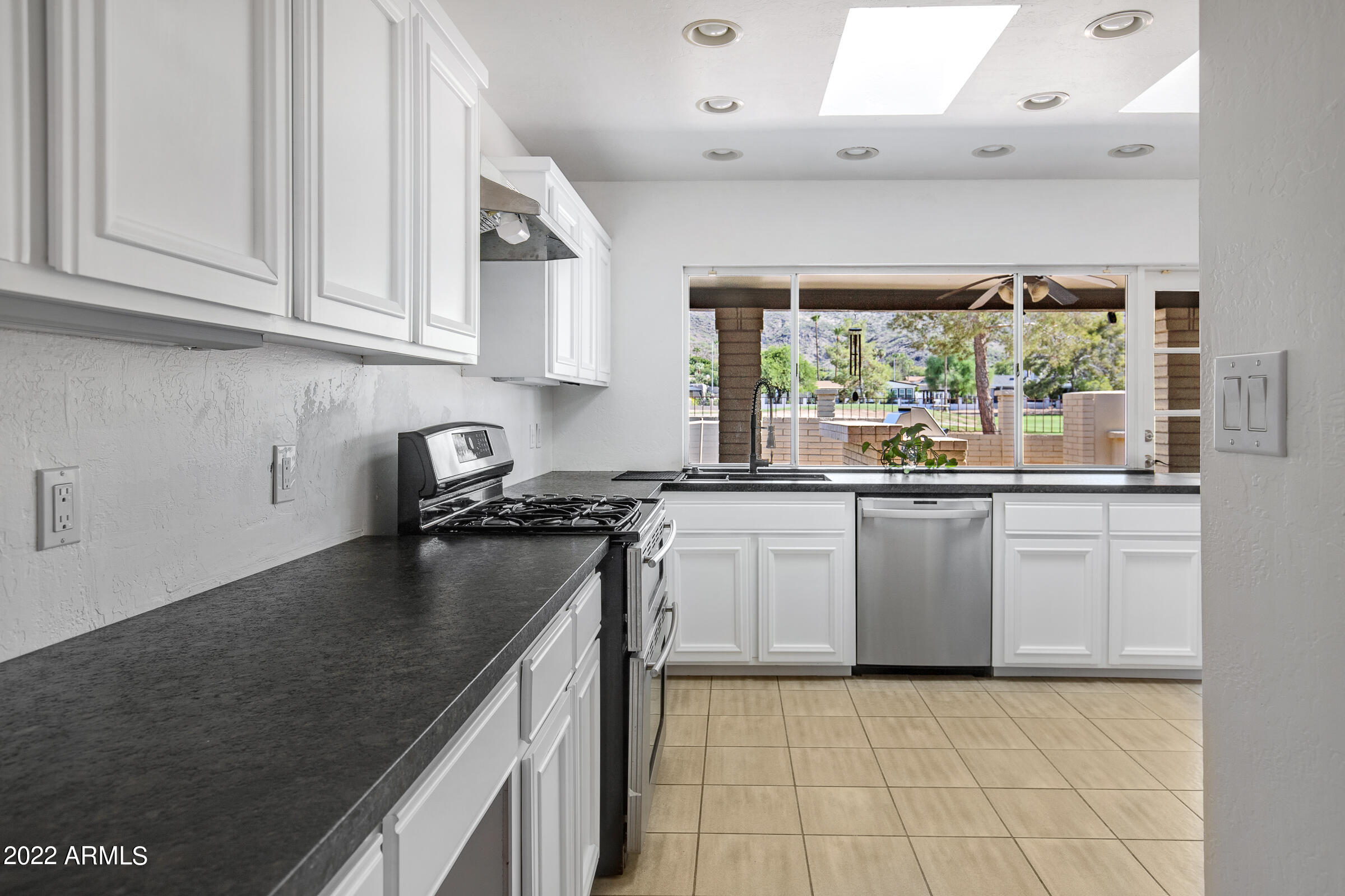539 West Southern Hills Road Phoenix, AZ 85023 - Photo 21 of 62 539 W Southern Hills Rd-24