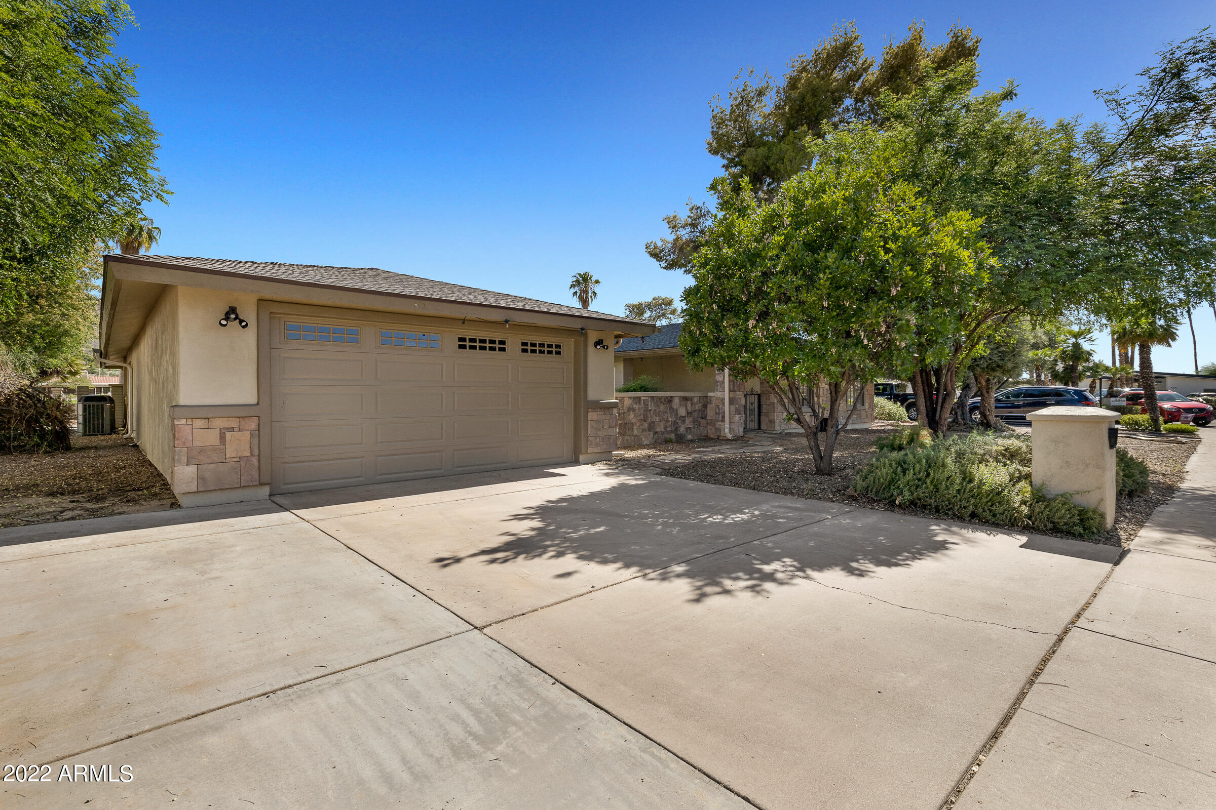 539 West Southern Hills Road Phoenix, AZ 85023 - Photo 3 of 62 539 W Southern Hills Rd-3