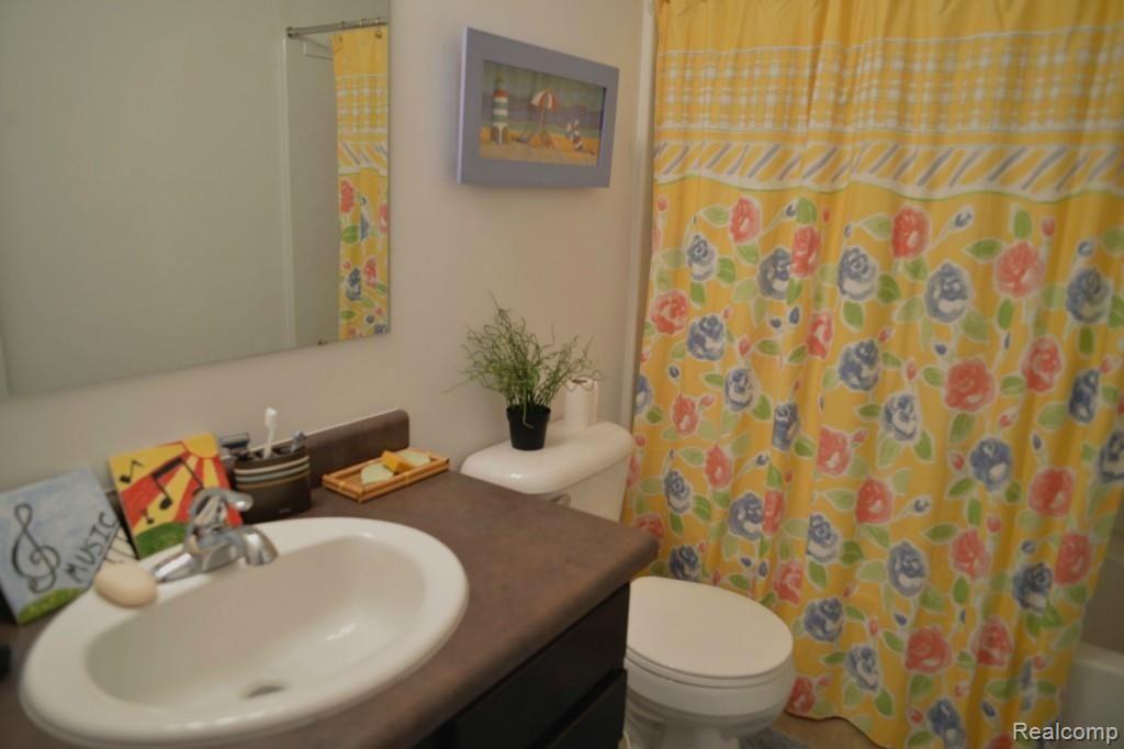 51123 Brompton Novi, MI 48374 - Photo 9 of 17