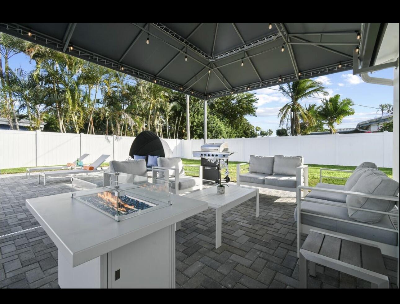 5040 Northeast 22nd Avenue Lighthouse Point, FL 33064 - Photo 27 of 32 a view of an outdoor sitting area with couch