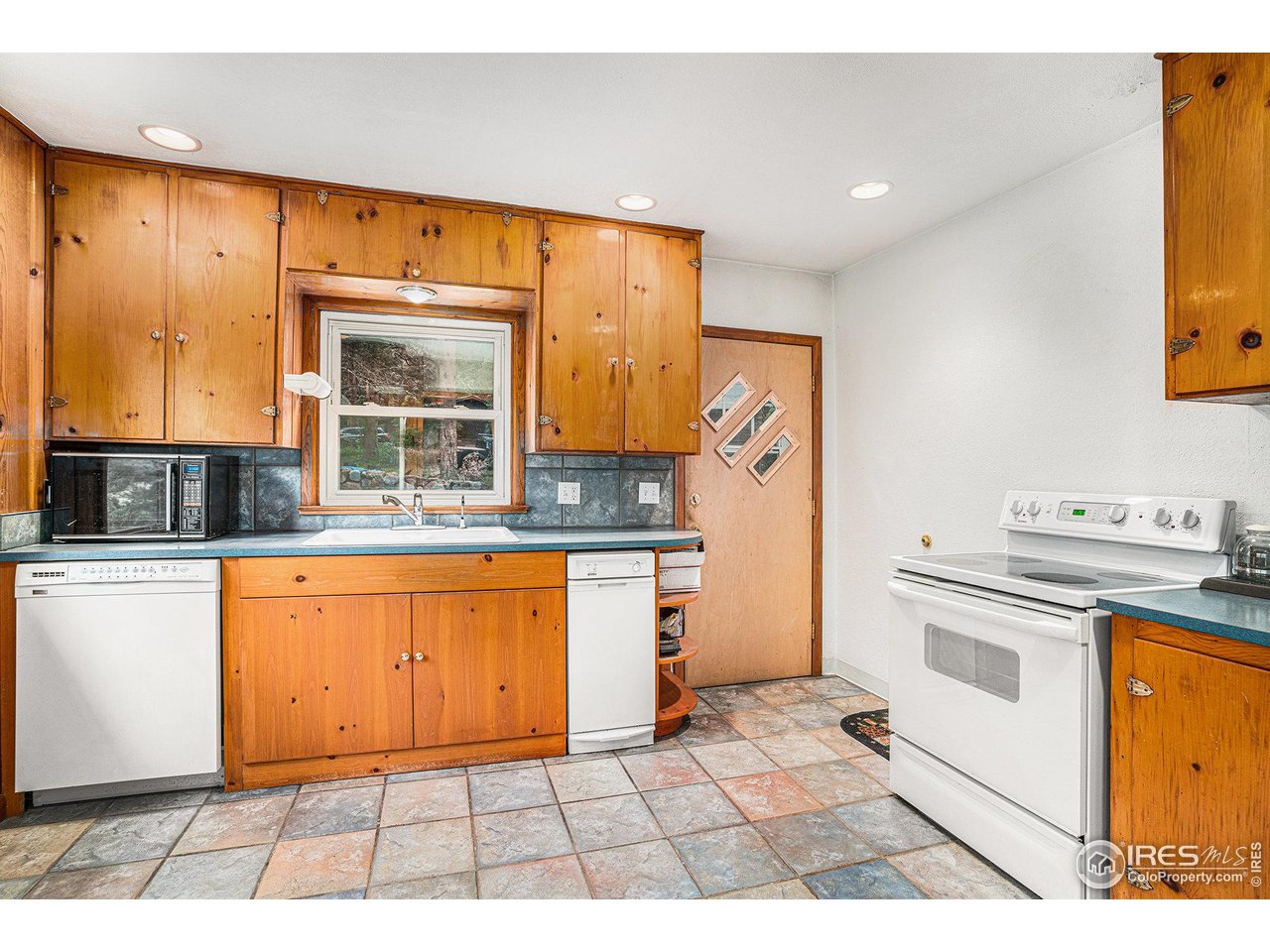 143 Waltonia Road Drake, CO 80515 - Photo 13 of 33
