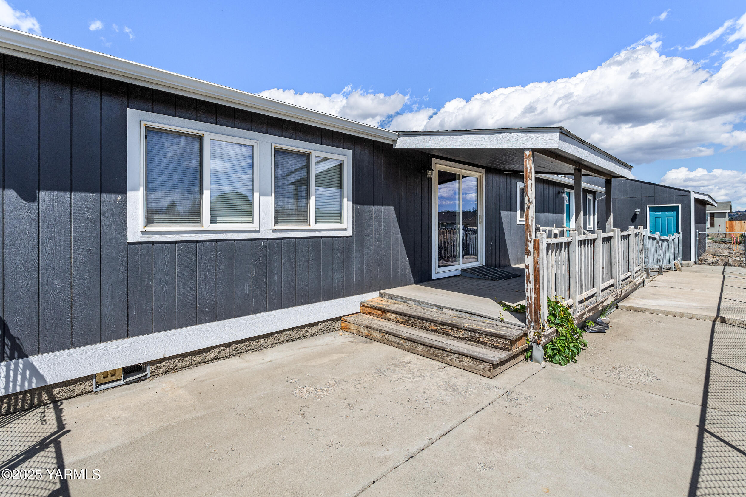 6000 Crestfields Road Yakima, WA 98903 - Photo 15 of 16 a front view of a house