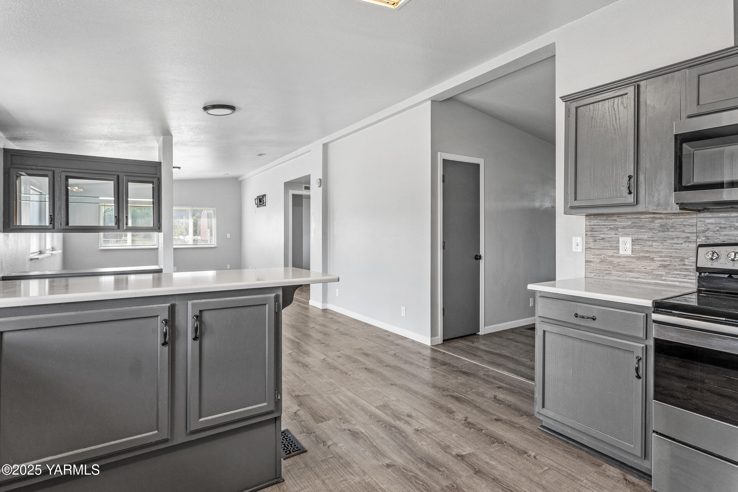 6000 Crestfields Road Yakima, WA 98903 - Photo 5 of 16 a kitchen with granite countertop a sink and cabinets