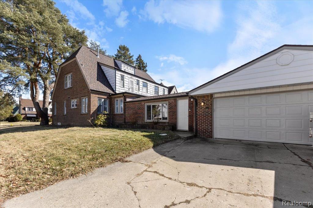 216 Cherokee Road Pontiac, MI 48341 - Photo 3 of 52