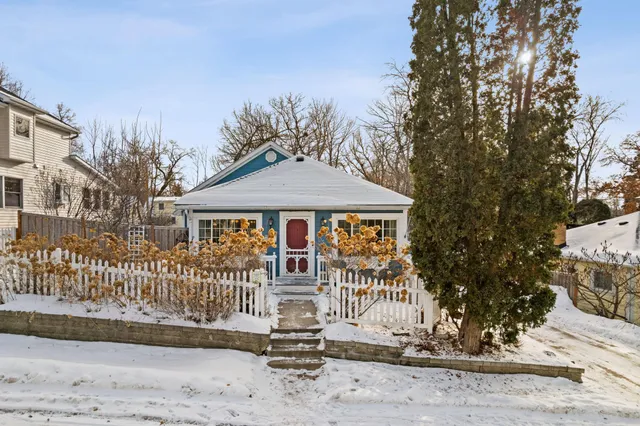 $435,000 | 44 Grove Street, Mahtomedi, MN 55115