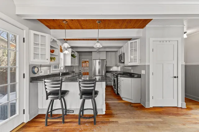 $435,000 | 44 Grove Street, Mahtomedi, MN 55115