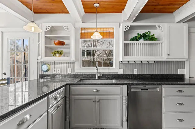 $435,000 | 44 Grove Street, Mahtomedi, MN 55115