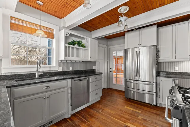 $435,000 | 44 Grove Street, Mahtomedi, MN 55115