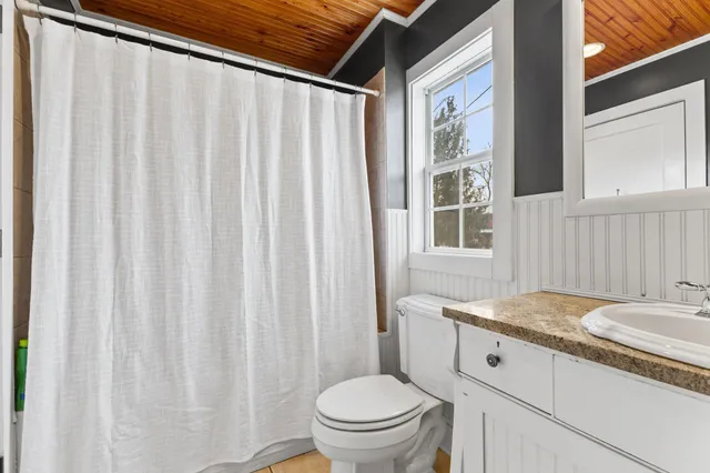 $435,000 | 44 Grove Street, Mahtomedi, MN 55115