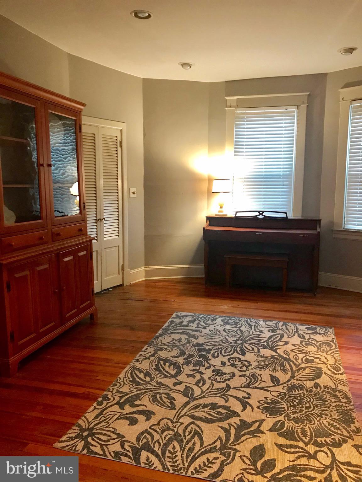 604 Orpington Road Baltimore, MD 21229 - Photo 4 of 9 Family room with bay window