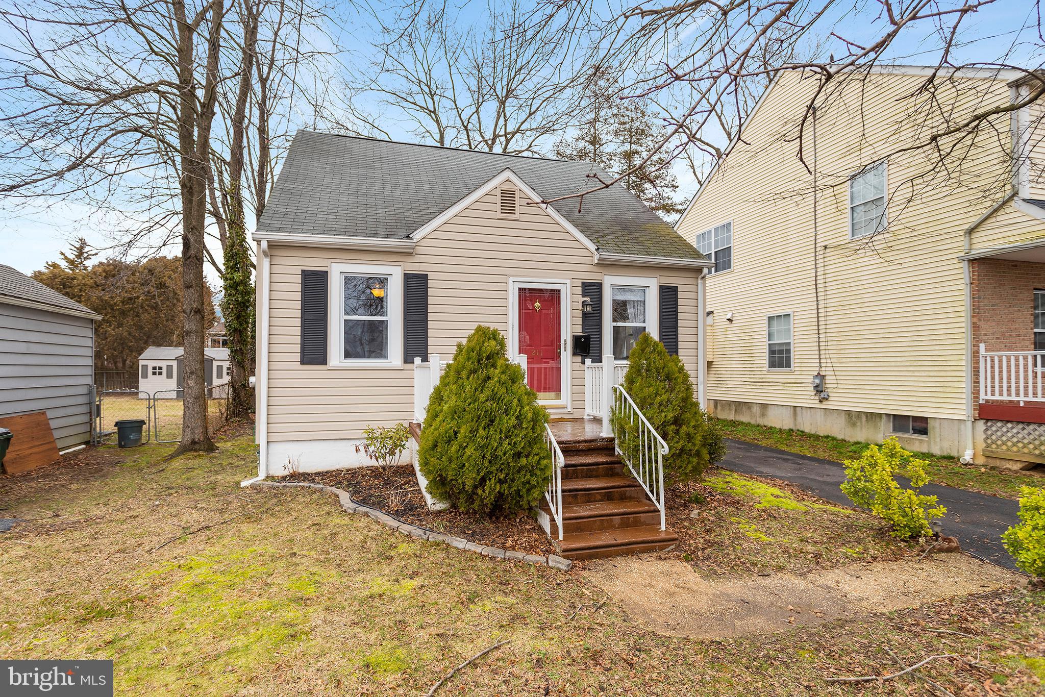 211 Walnut Road Wallingford, PA 19086 - Photo 2 of 29
