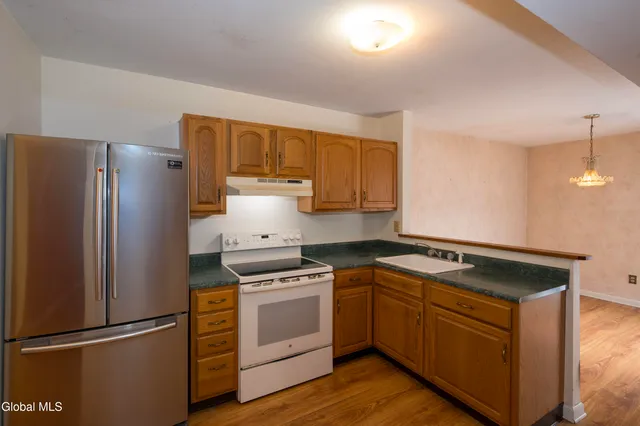 $199,000 | 7 Fox Hollow Square, Cohoes, NY 12047