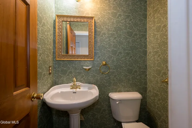 $199,000 | 7 Fox Hollow Square, Cohoes, NY 12047