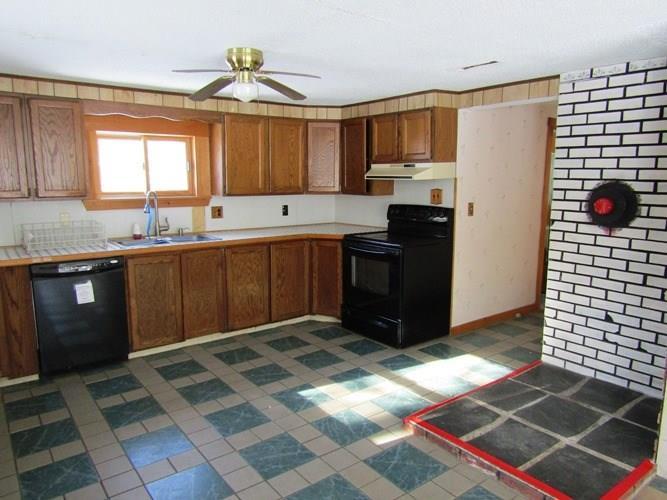 573 Main Charleston, ME 04422 - Photo 3 of 17 Photo