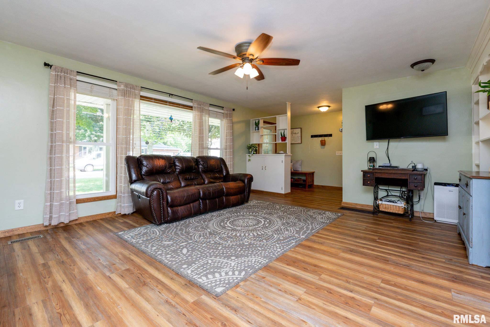 869 Sunset Road Morton, IL 61550 - Photo 3 of 45 Gallery Image 3