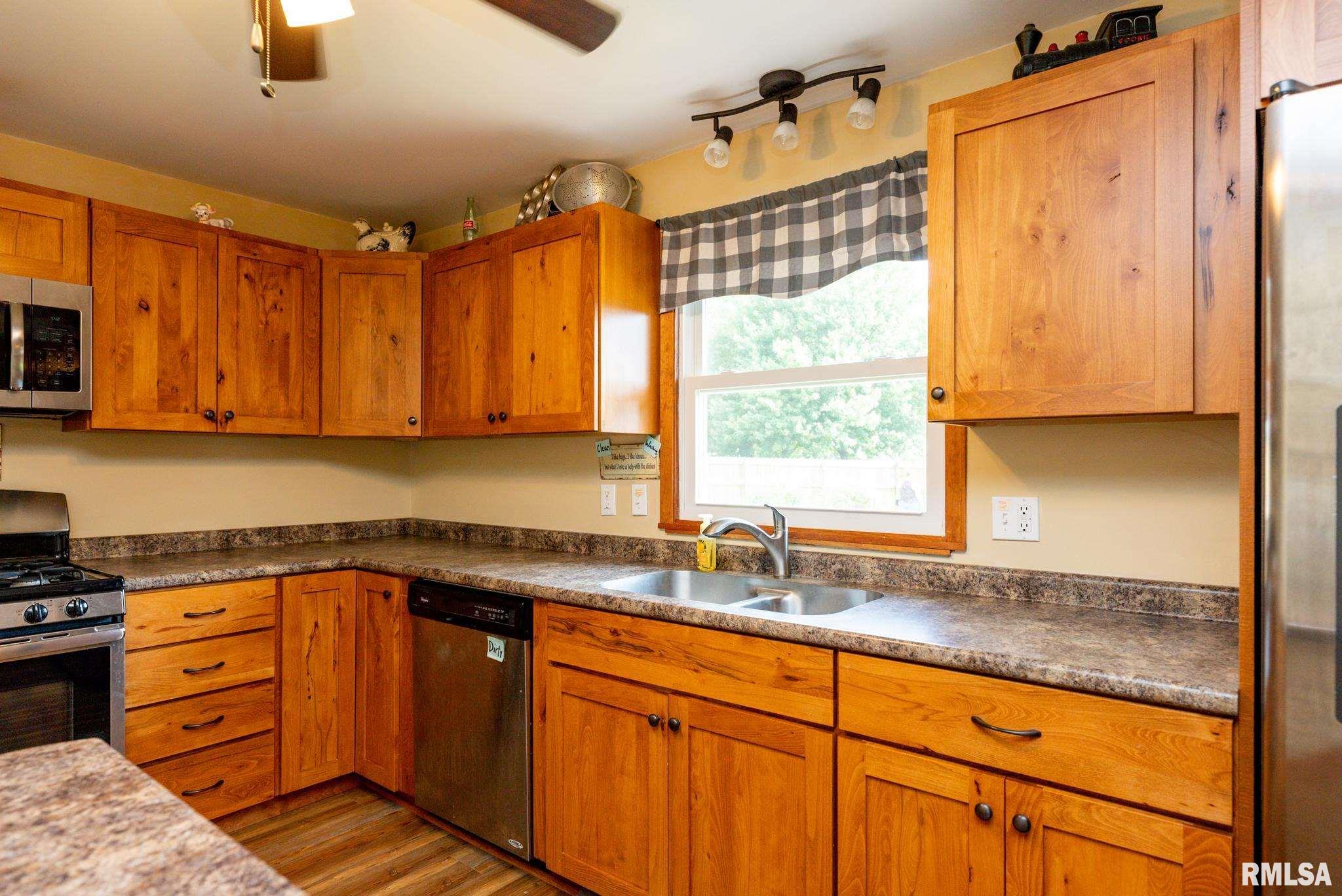 869 Sunset Road Morton, IL 61550 - Photo 9 of 45 Gallery Image 9