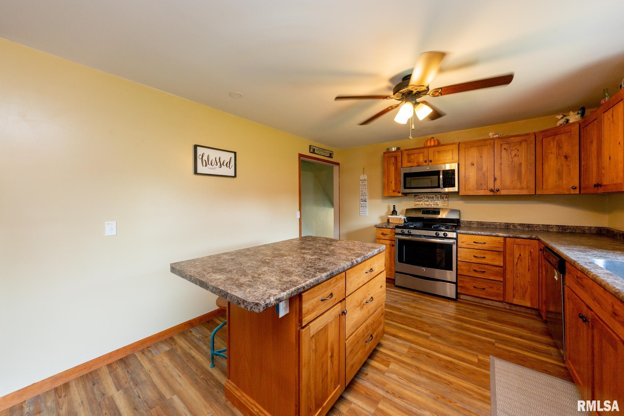 869 Sunset Road Morton, IL 61550 - Photo 10 of 45 Gallery Image 10