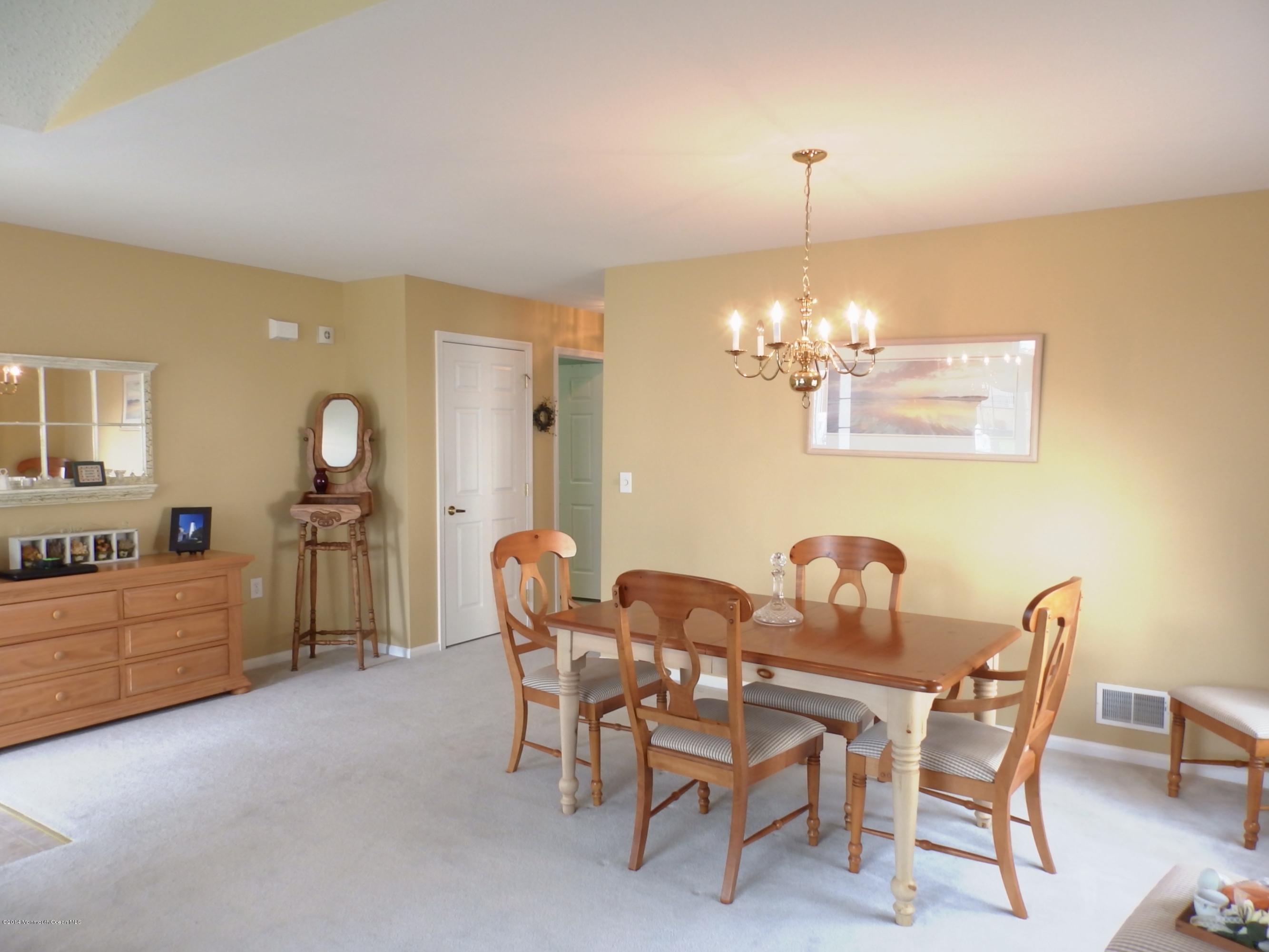 12 Congressional Road Jackson, NJ 08527 - Photo 8 of 20 dining room