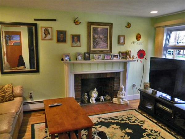 19 Karen Road Wakefield, MA 01880 - Photo 4 of 10 Gallery Image 4