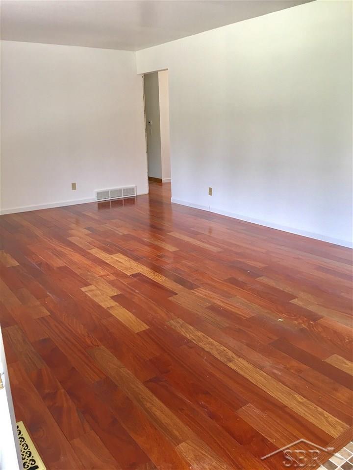 8261 Geddes Road Saginaw, MI 48609 - Photo 7 of 24 31327305-6.JPG