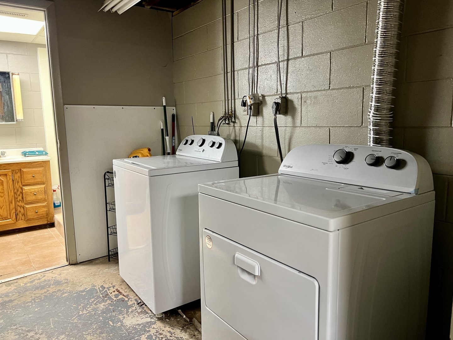 915 Morgan Street Normal, IL 61761 - Photo 37 of 43 a utility room with dryer and washer