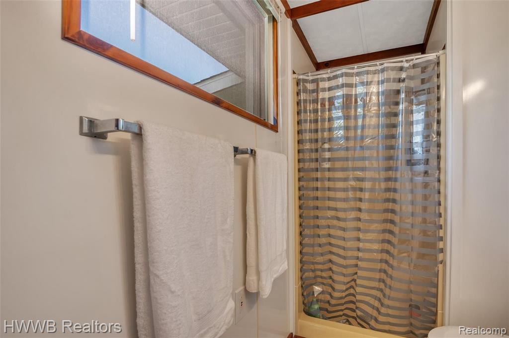 1012 Long Street Fenton, MI 48430 - Photo 21 of 51